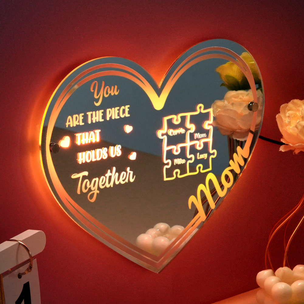 Regalo Personalizzato Per La Festa Della Mamma: 'mamma, Sei Il Pezzo Che Ci Tiene Uniti' - Specchio Luminoso Con Scritta A Forma Di Pezzo Di Puzzle. - GiftlabIT