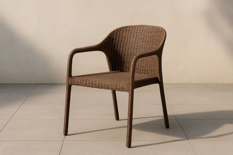 Sedia in rattan sintetico marrone per esterni