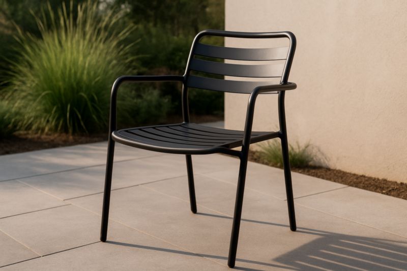 Sedia da giardino in alluminio nero con braccioli