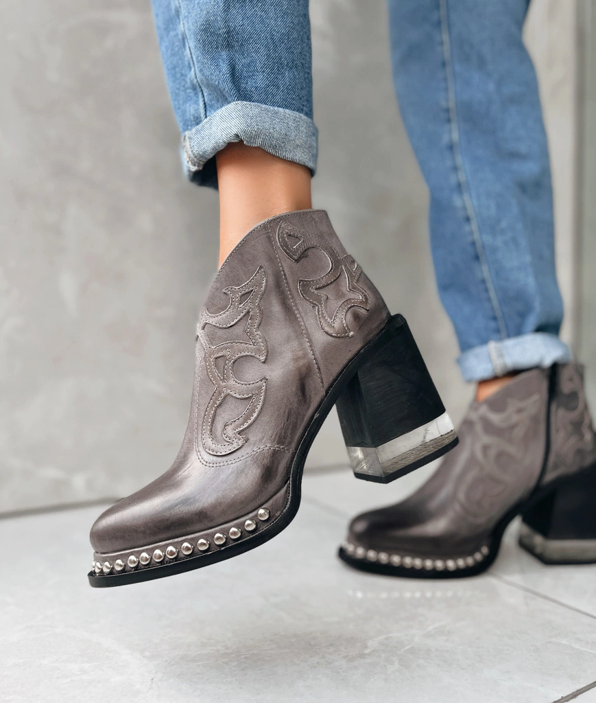 Embroidered Thick Heel Sewing Rivets Vintage Ankle Boots