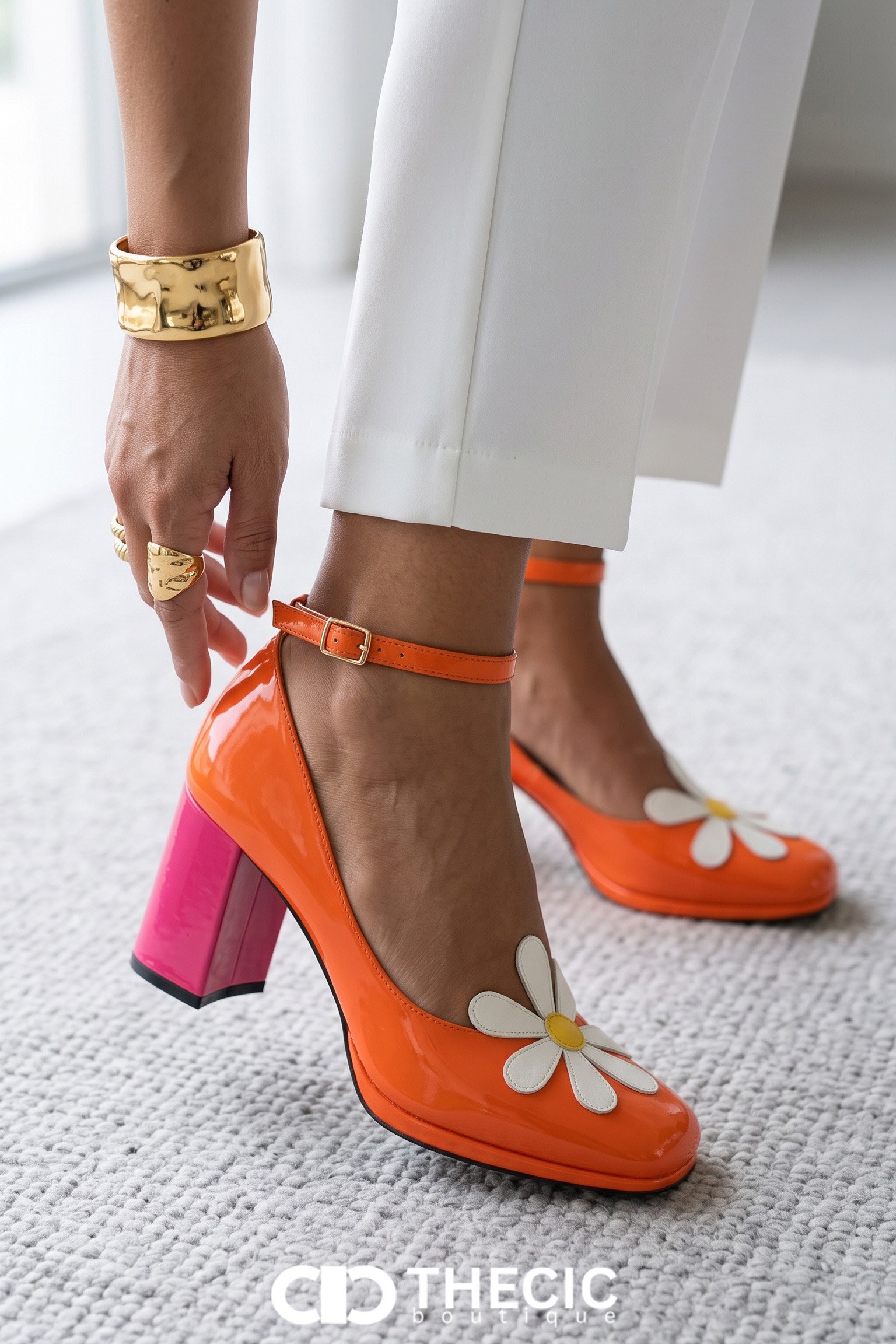 Daisy Appliqué Square-Toe Block Heel Pumps