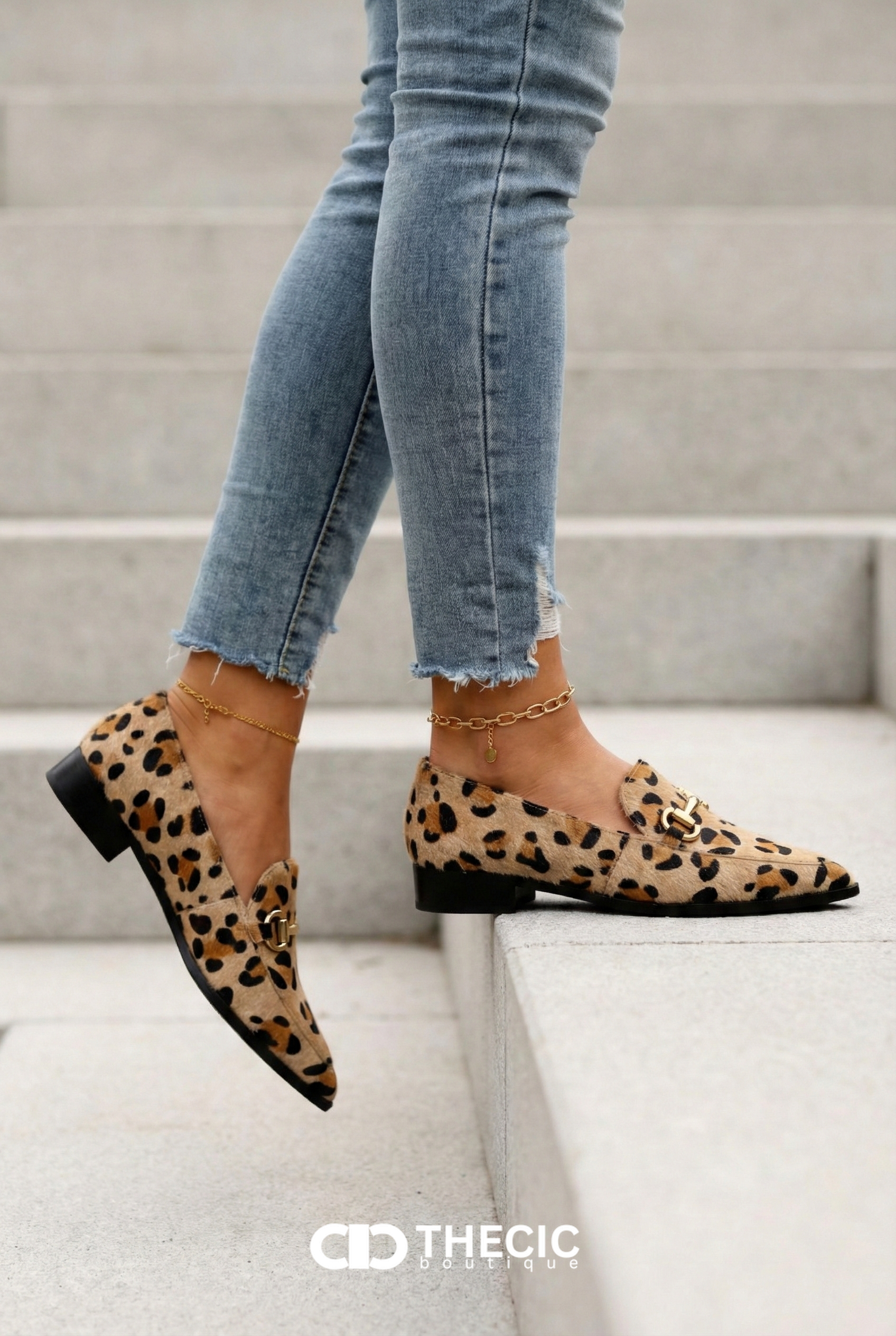 Leopard Print Pointed-Toe Buckle Loafers