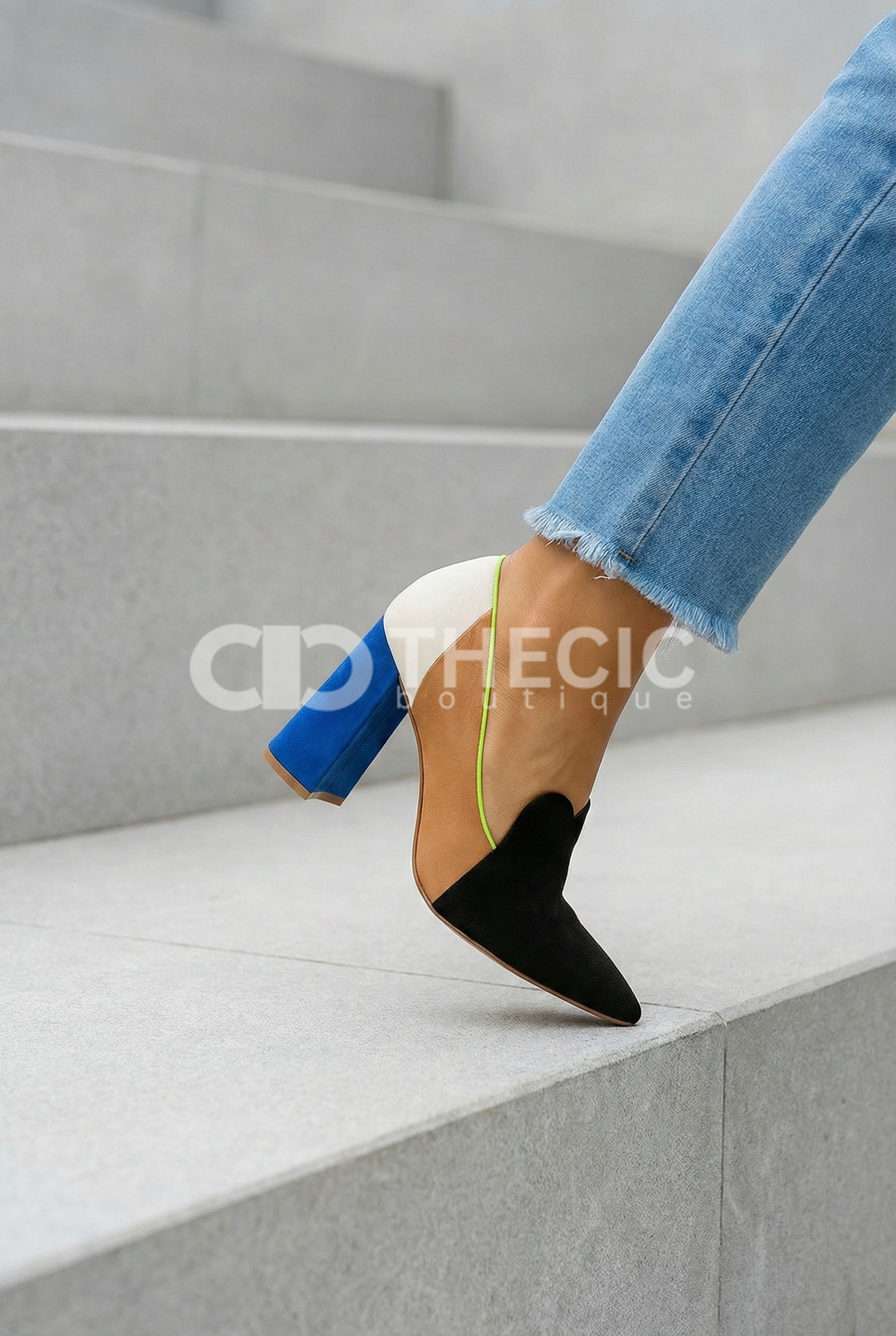 Scalloped Vamp Color-Block Pointed-Toe Block Heel Pumps