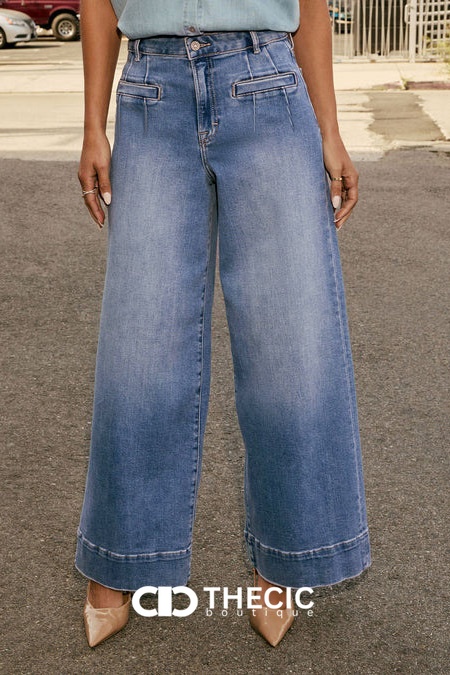 Washed Denim Pleated Wide-Leg Jeans