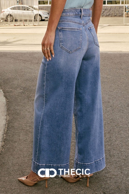 Washed Denim Pleated Wide-Leg Jeans
