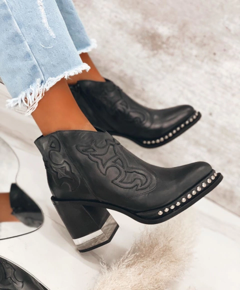 Embroidered Thick Heel Sewing Rivets Vintage Ankle Boots