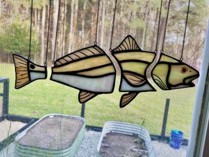 🐟 Handcrafted Stained Glass Red Drum Swimming Illusion Suncatcher✨