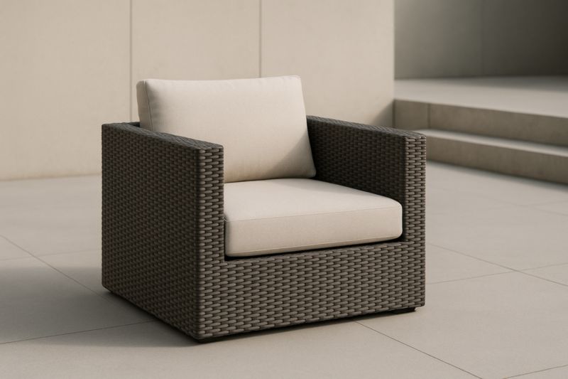 Poltrona in Rattan Sintetico Grigio con Cuscini Beige