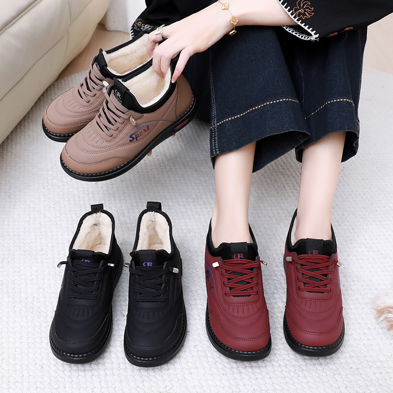 Women's winter shoes with soft sole and plush lining