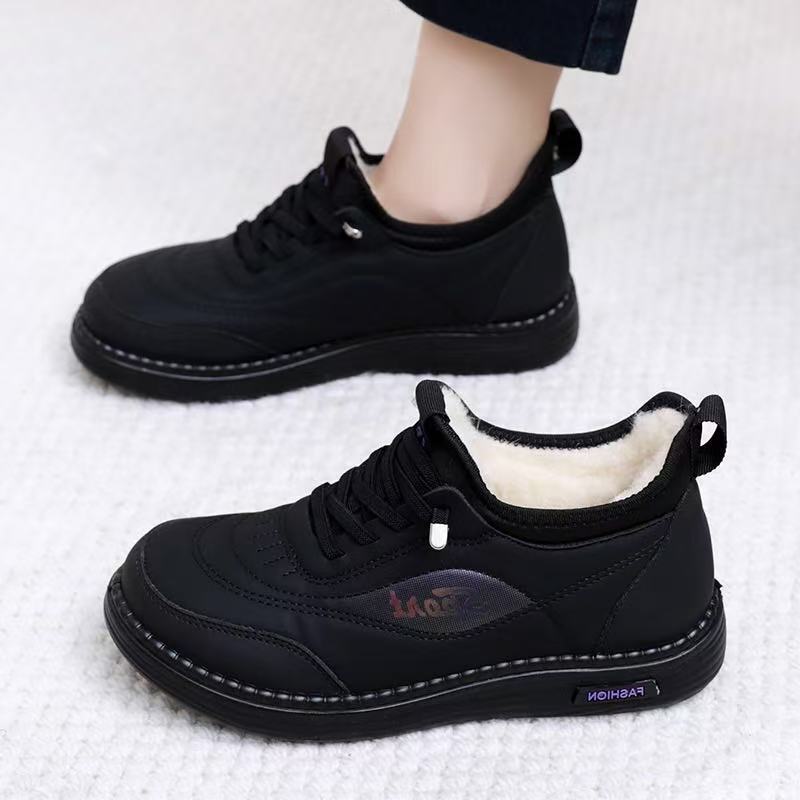 Women's winter shoes with soft sole and plush lining