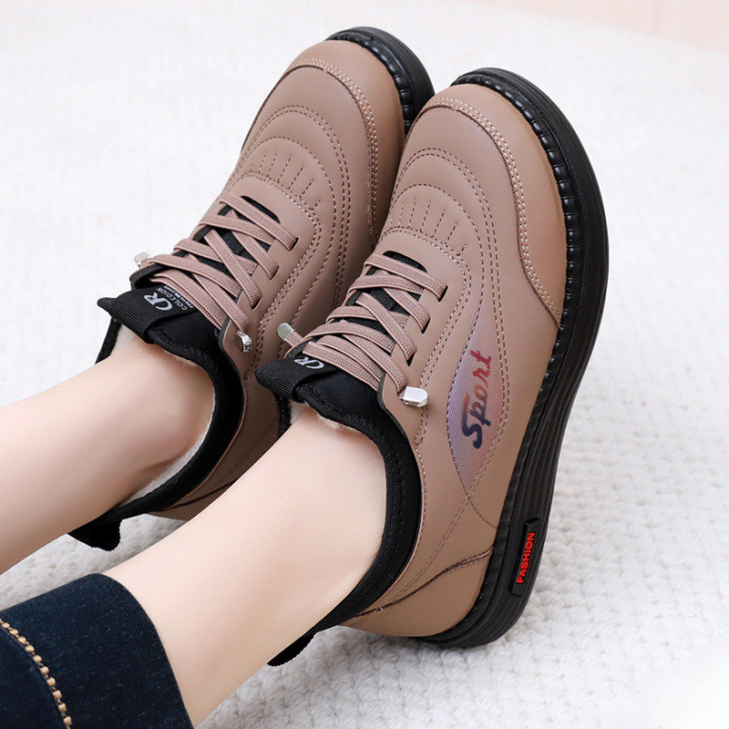 Women's winter shoes with soft sole and plush lining