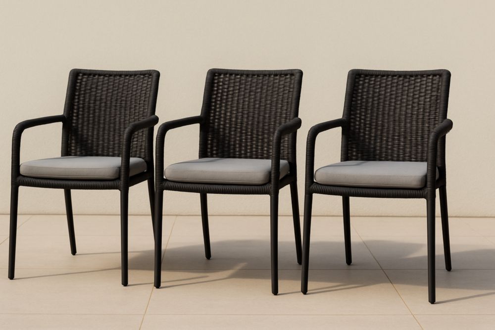 Lot de 3 chaises en résine tressée avec coussin gris