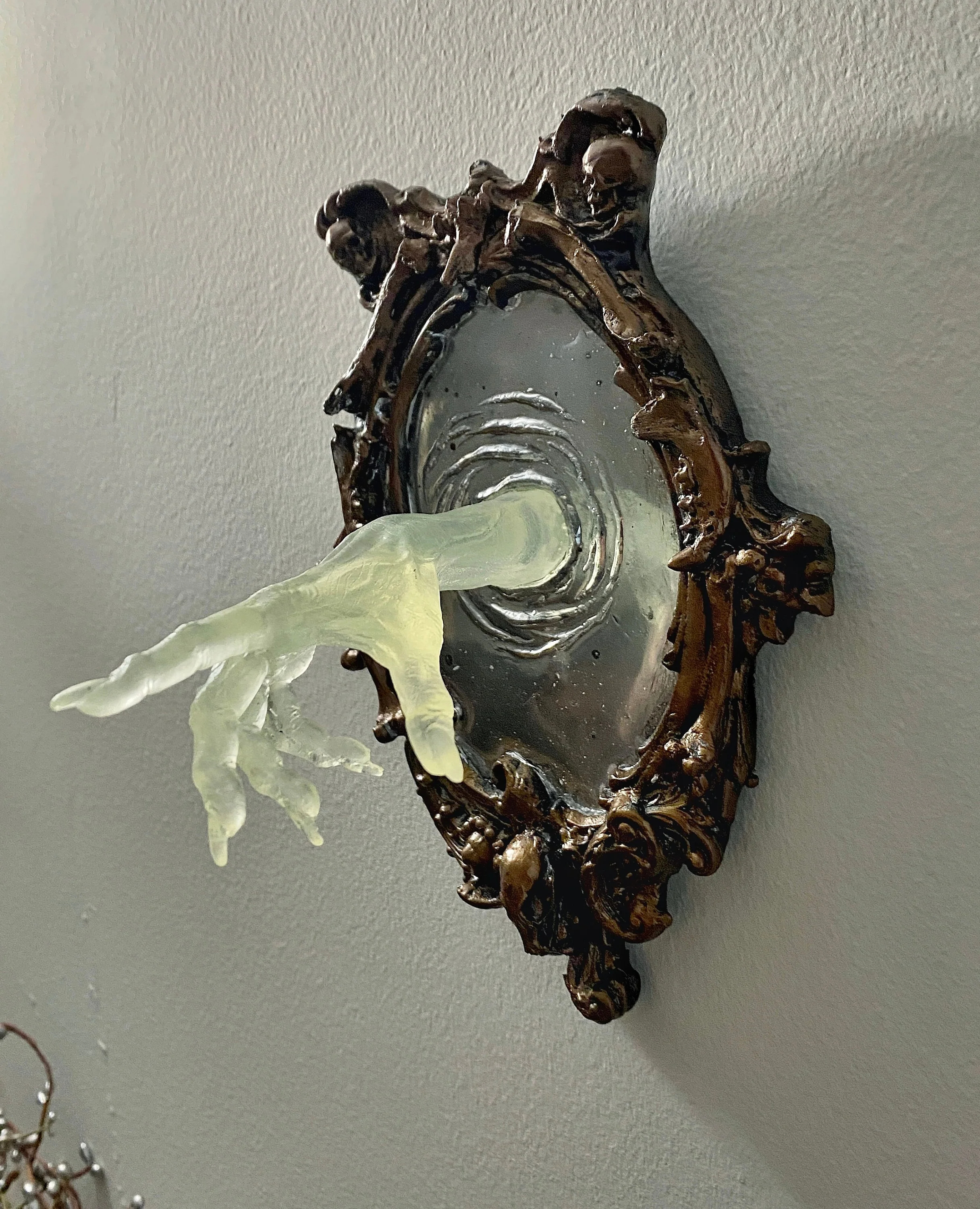 3D Creepy Hand Emerging Mirror Wall Decor – Gothic Horror Halloween Decoration
