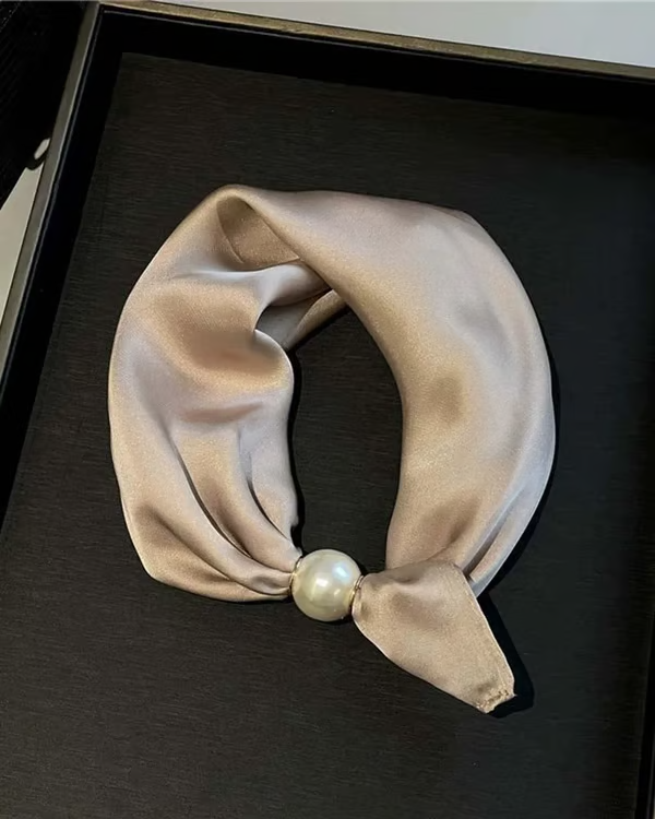 🔥Hot Sale Promotion-49% OFF-🎁🌹Effortless Glamour：Pearl Chain Scarf 🧣