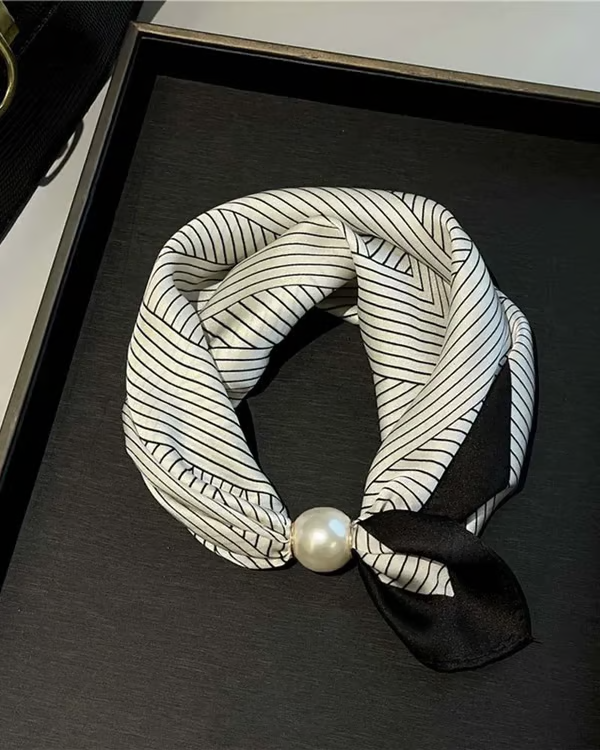 🔥Hot Sale Promotion-49% OFF-🎁🌹Effortless Glamour：Pearl Chain Scarf 🧣