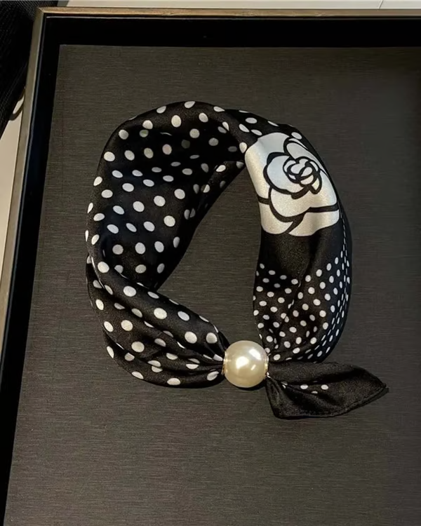 🔥Hot Sale Promotion-49% OFF-🎁🌹Effortless Glamour：Pearl Chain Scarf 🧣