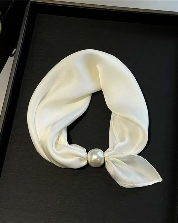 🔥Hot Sale Promotion-49% OFF-🎁🌹Effortless Glamour：Pearl Chain Scarf 🧣