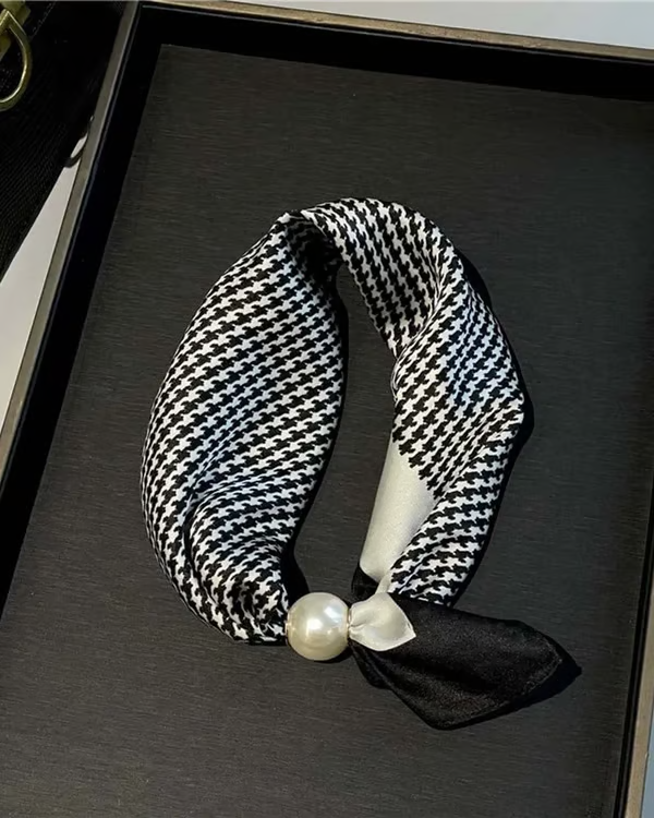 🔥Hot Sale Promotion-49% OFF-🎁🌹Effortless Glamour：Pearl Chain Scarf 🧣