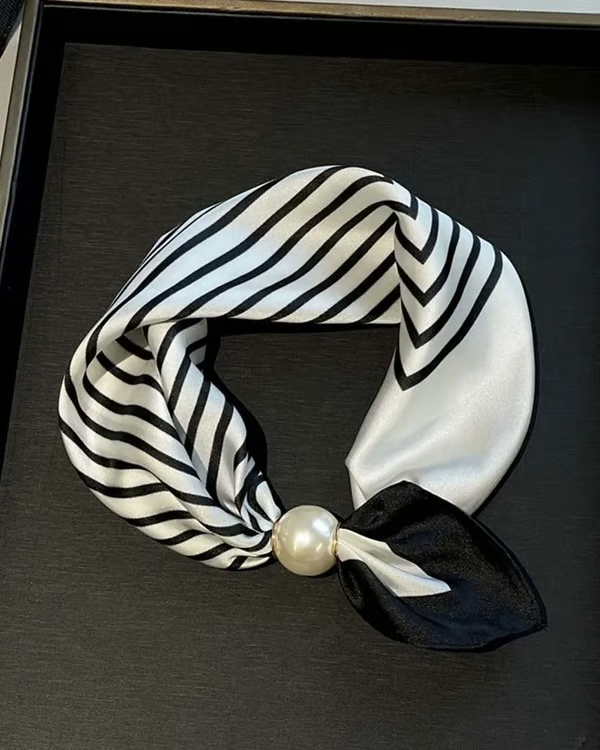 🔥Hot Sale Promotion-49% OFF-🎁🌹Effortless Glamour：Pearl Chain Scarf 🧣