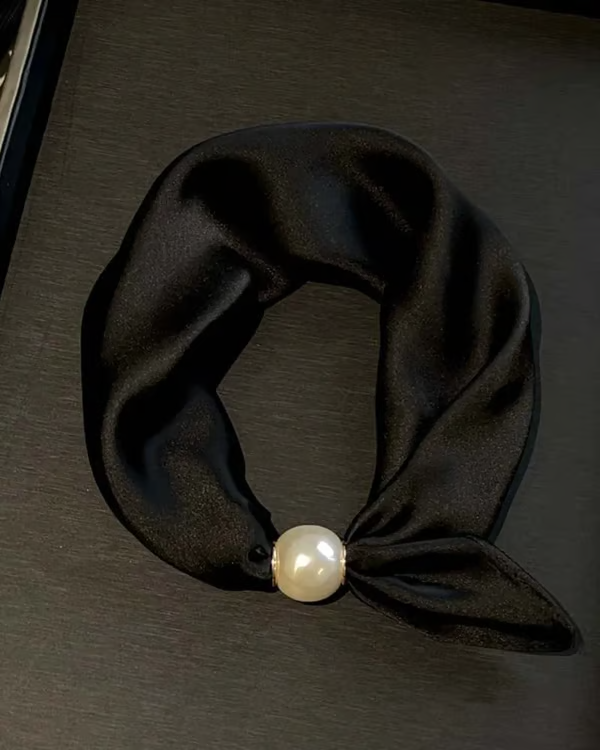🔥Hot Sale Promotion-49% OFF-🎁🌹Effortless Glamour：Pearl Chain Scarf 🧣