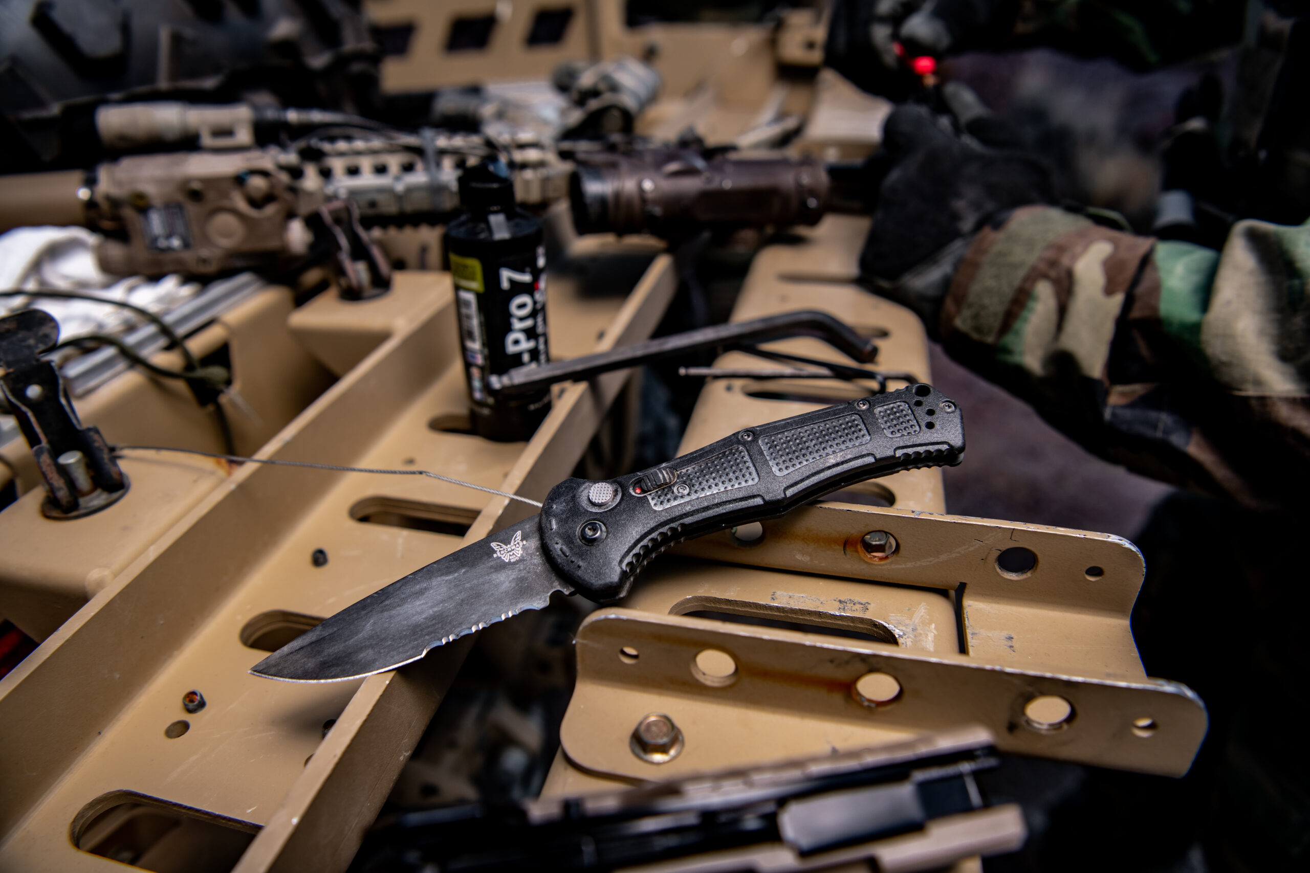 Benchmade 9070 Claymore | The Strongest Push-Button Automatic | The Gear  Bunker