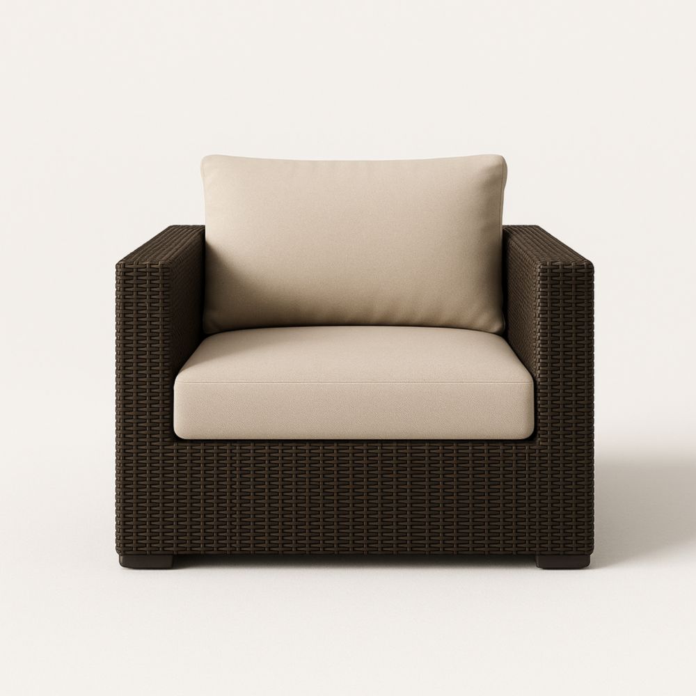 Fauteuil en résine tressée marron avec coussin beige
