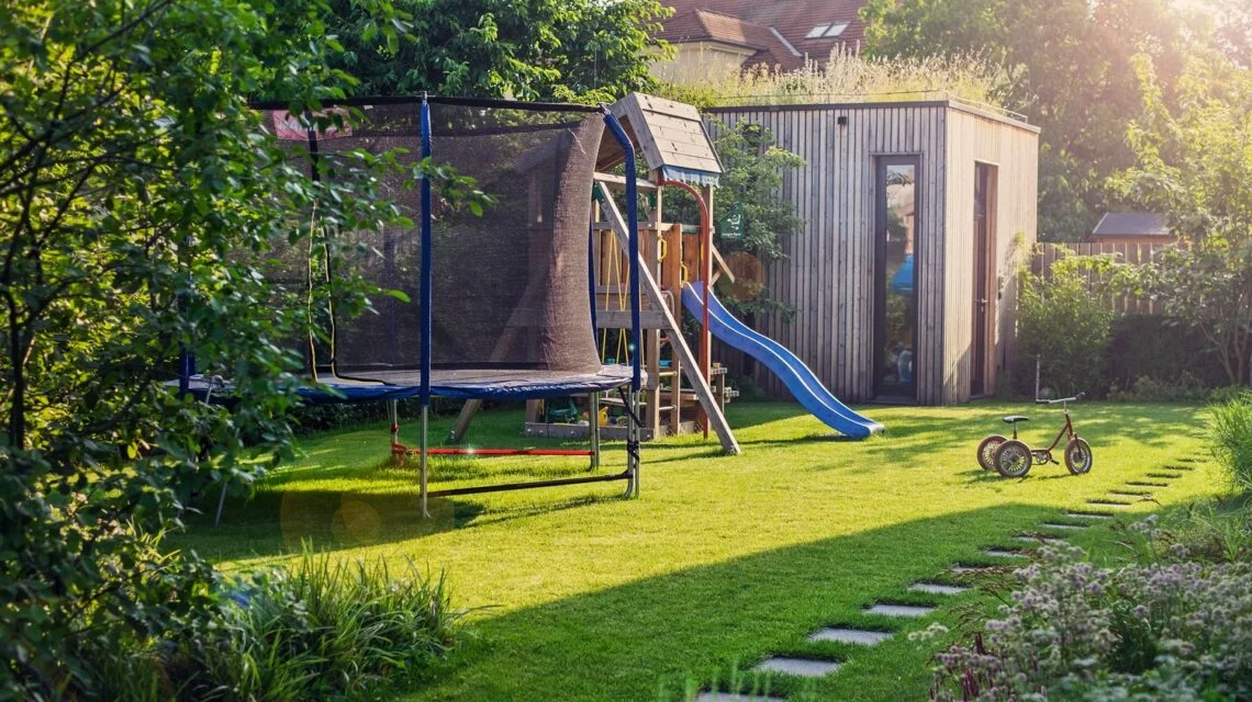 Semená trávy, ktoré netreba kosiť. Mrazuvzdorné a vždy zelené.Univerzálne semená trávy: Zneste všetko! Sucho, slnko aj deti. Zelené po celý rok.