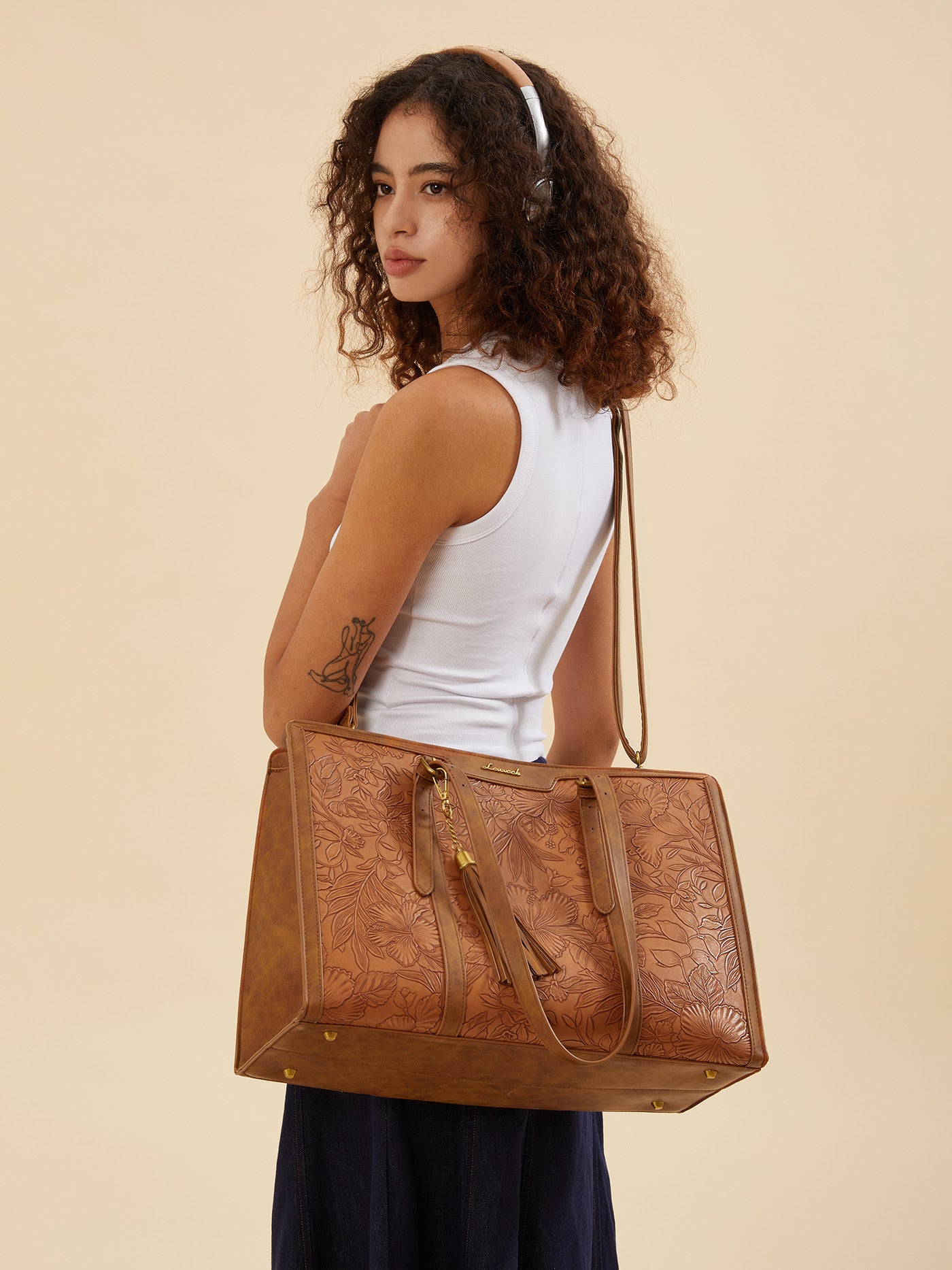💼Vintage Embossed Leather Laptop Tote, 15.6" 17.3"Laptops🔥（Handcrafted with care）As an added bonus, this messenger bag comes with a clutch bag.