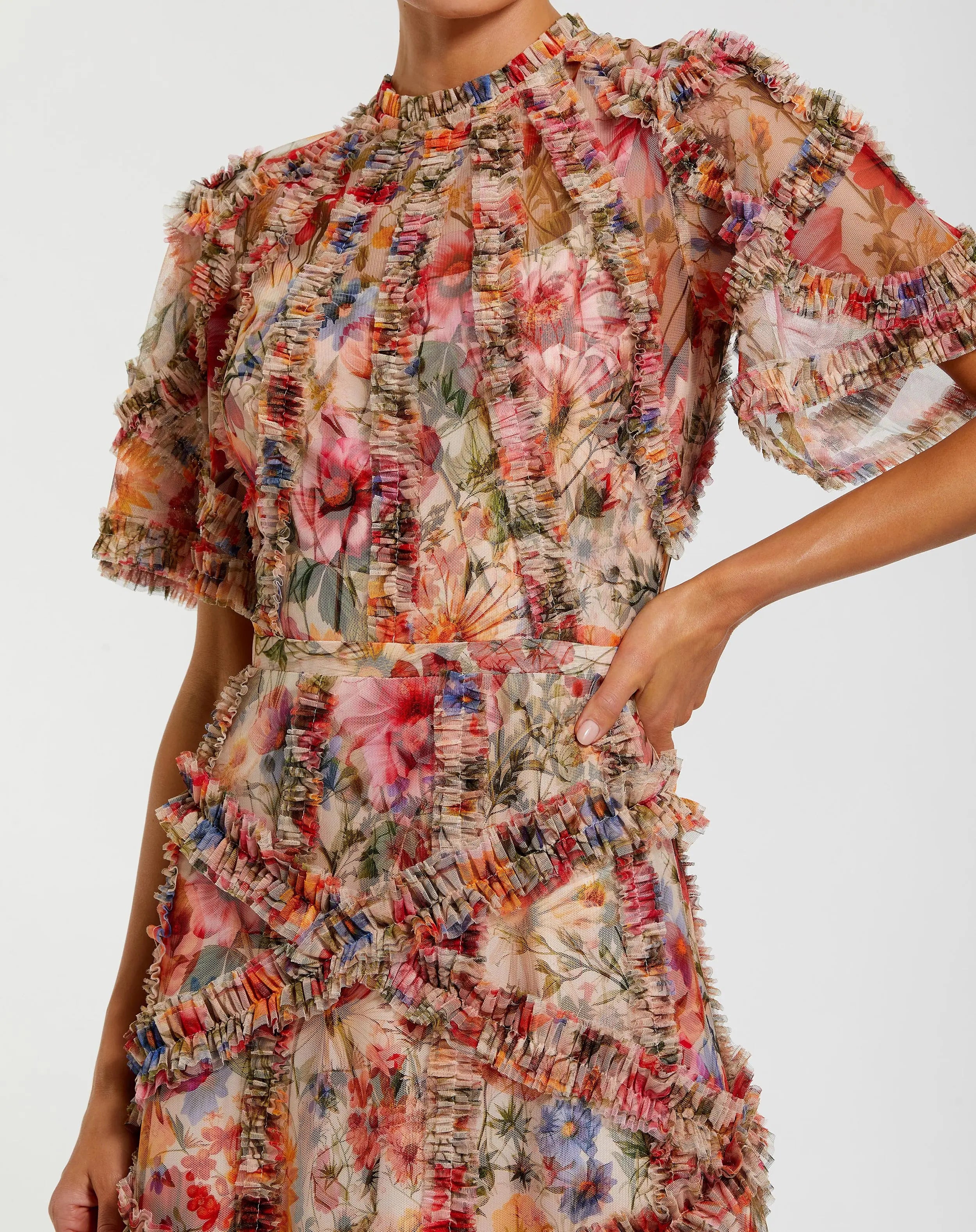Vestido midi floral multicolor con detalles de volantes