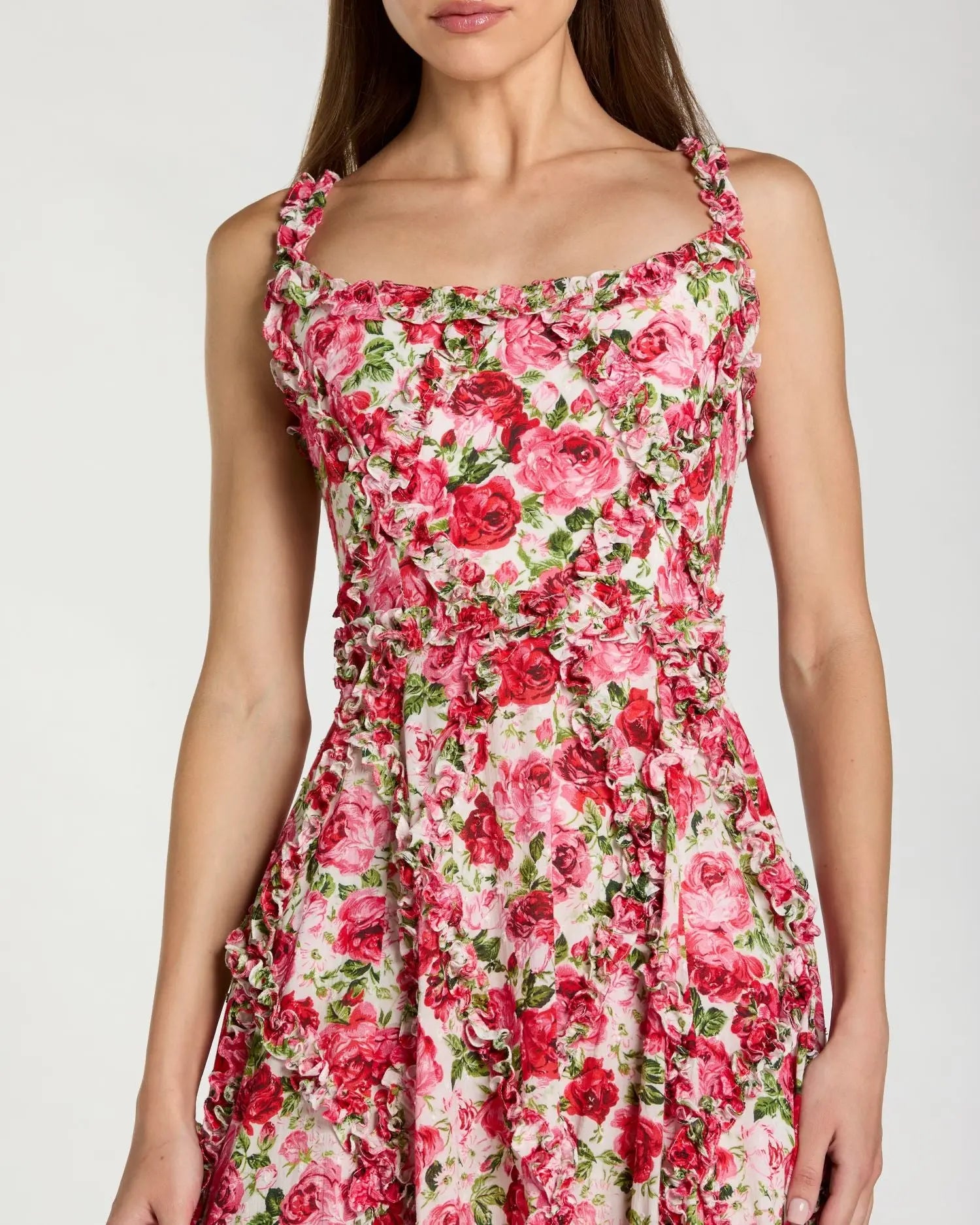 Vestido rosa de corte A con volantes y escote redondo y estampado floral