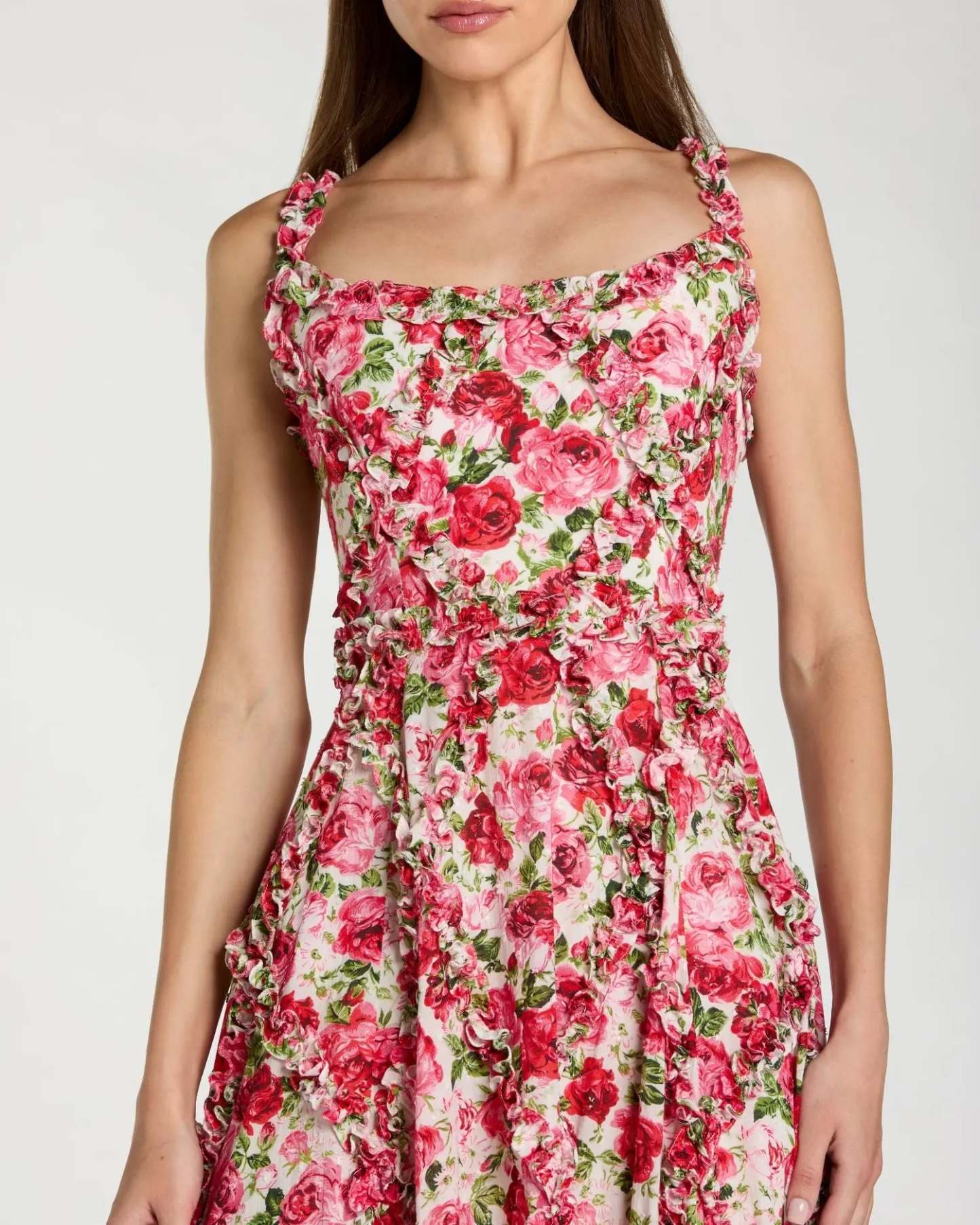 Vestido rosa de corte A con volantes y escote redondo y estampado floral