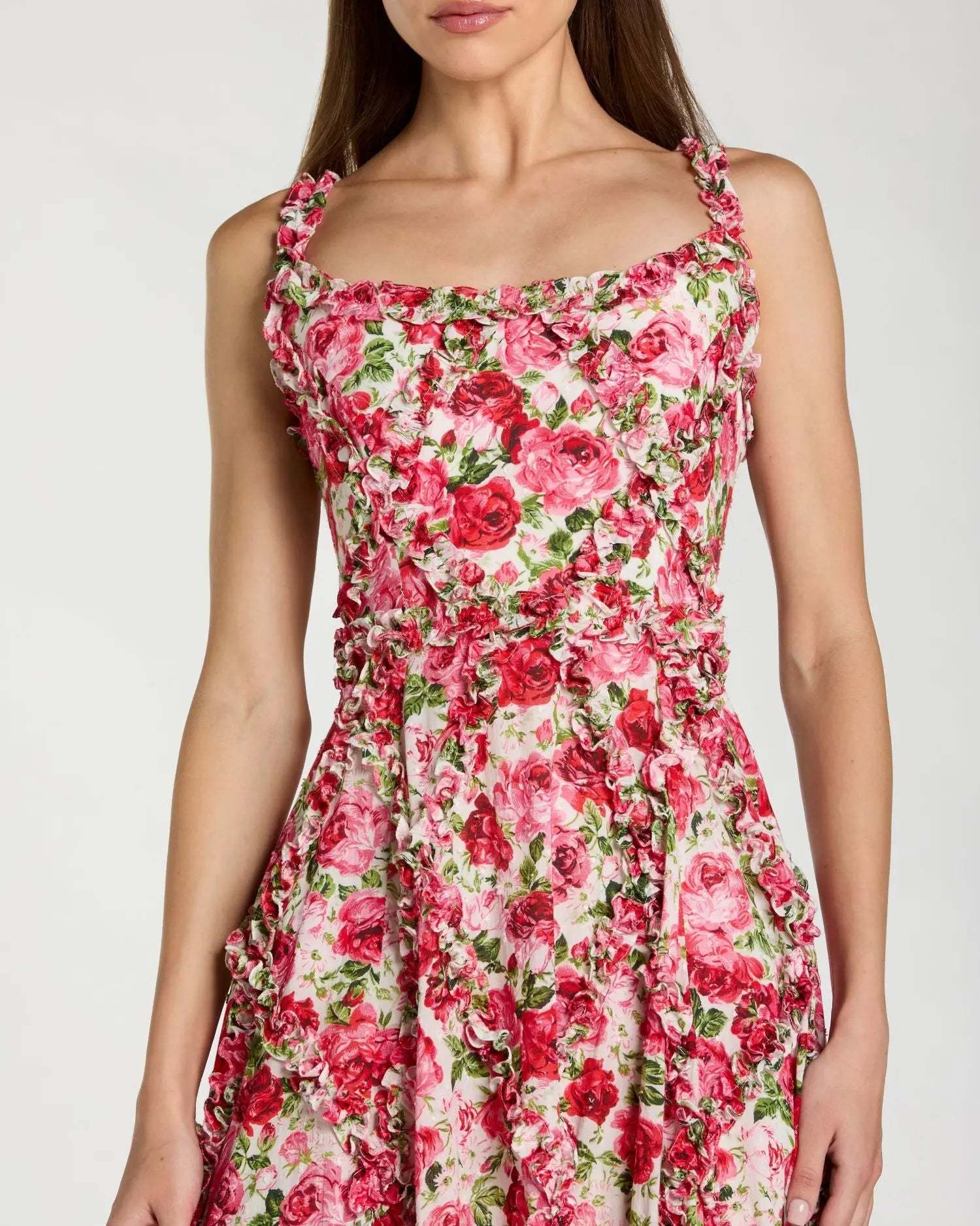 Vestido rosa de corte A con volantes y escote redondo y estampado floral