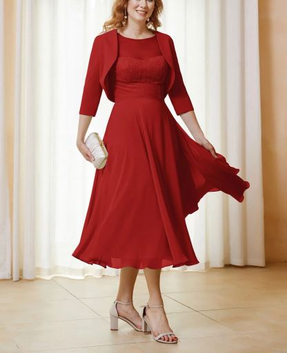 Vestido de manga corta con escote transparente y abrigo.