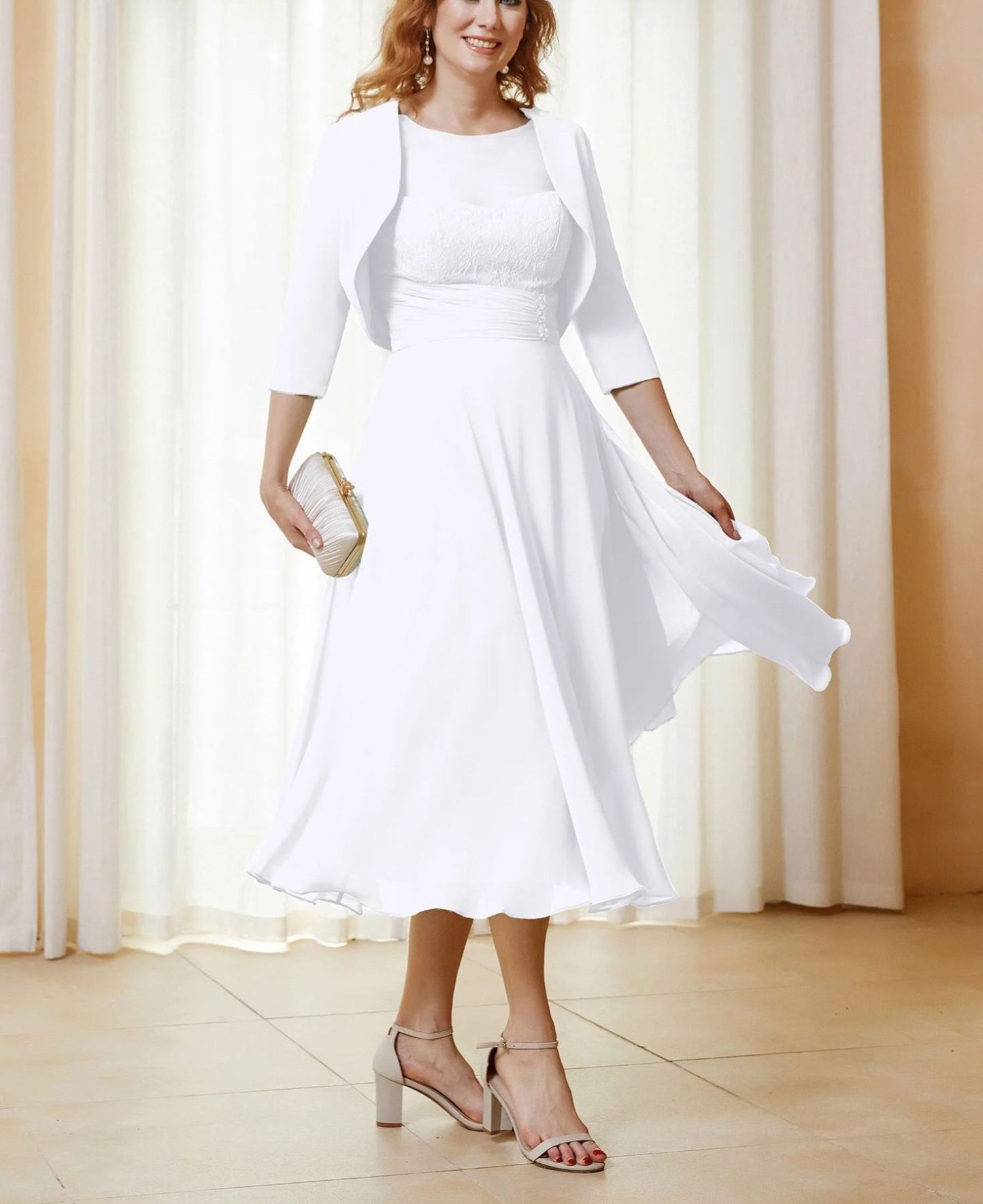 Vestido de manga corta con escote transparente y abrigo.