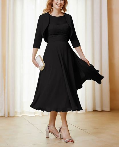 Vestido de manga corta con escote transparente y abrigo.