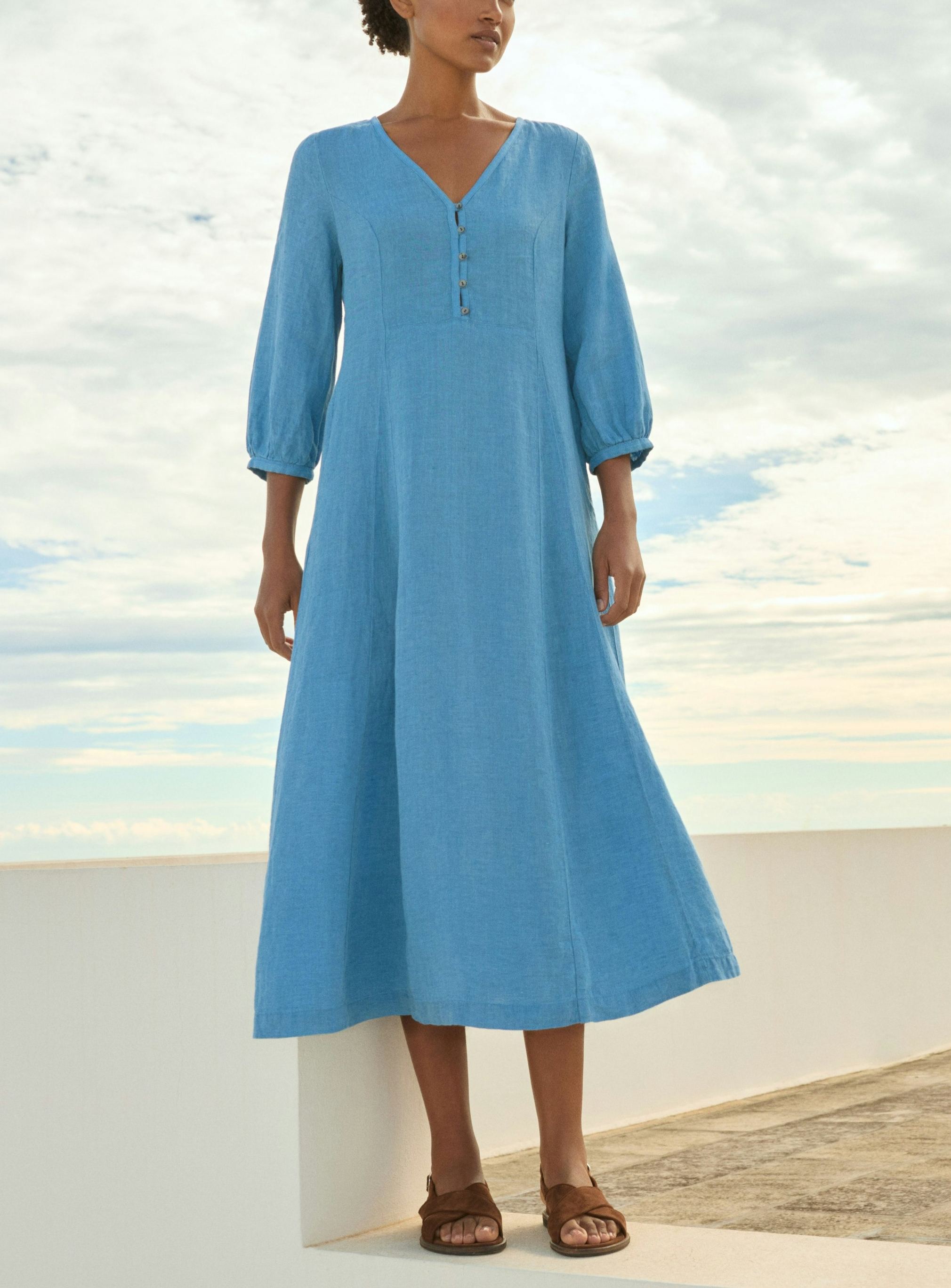 Vestido con detalle de godet