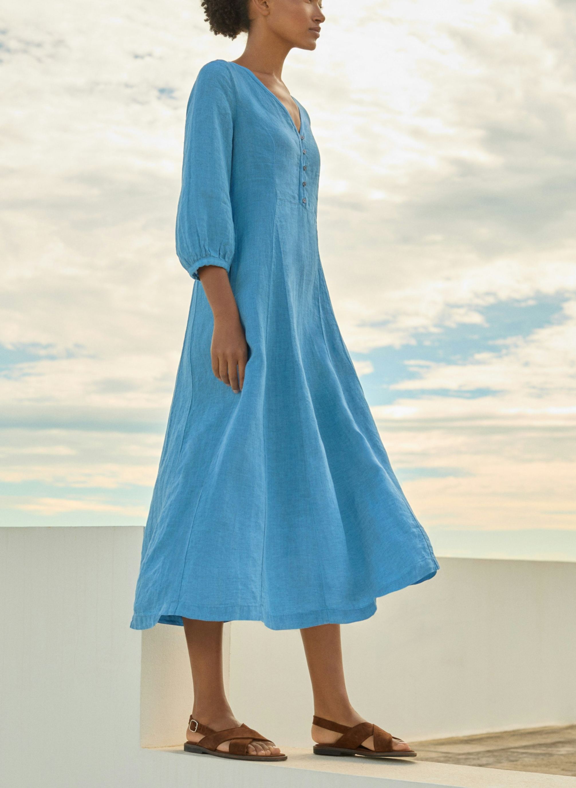 Vestido con detalle de godet