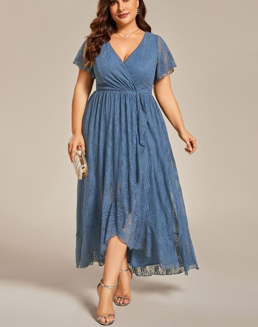 Precioso vestido de novia ELISE de talla grande, manga corta, cuello en V con volantes y corte en A, de encaje, ideal para invitadas de boda.