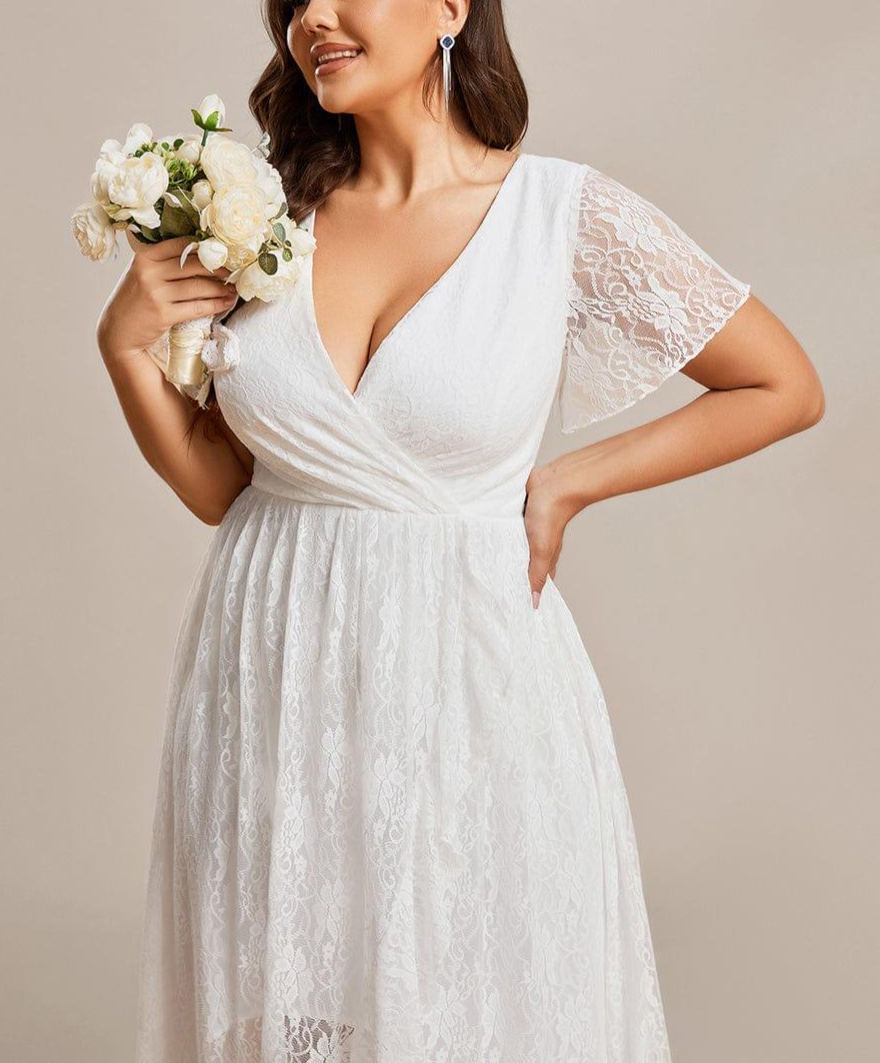 Precioso vestido de novia ELISE de talla grande, manga corta, cuello en V con volantes y corte en A, de encaje, ideal para invitadas de boda.
