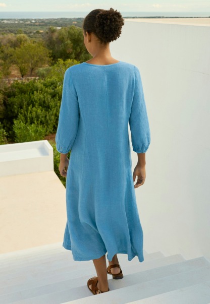 Vestido con detalle de godet