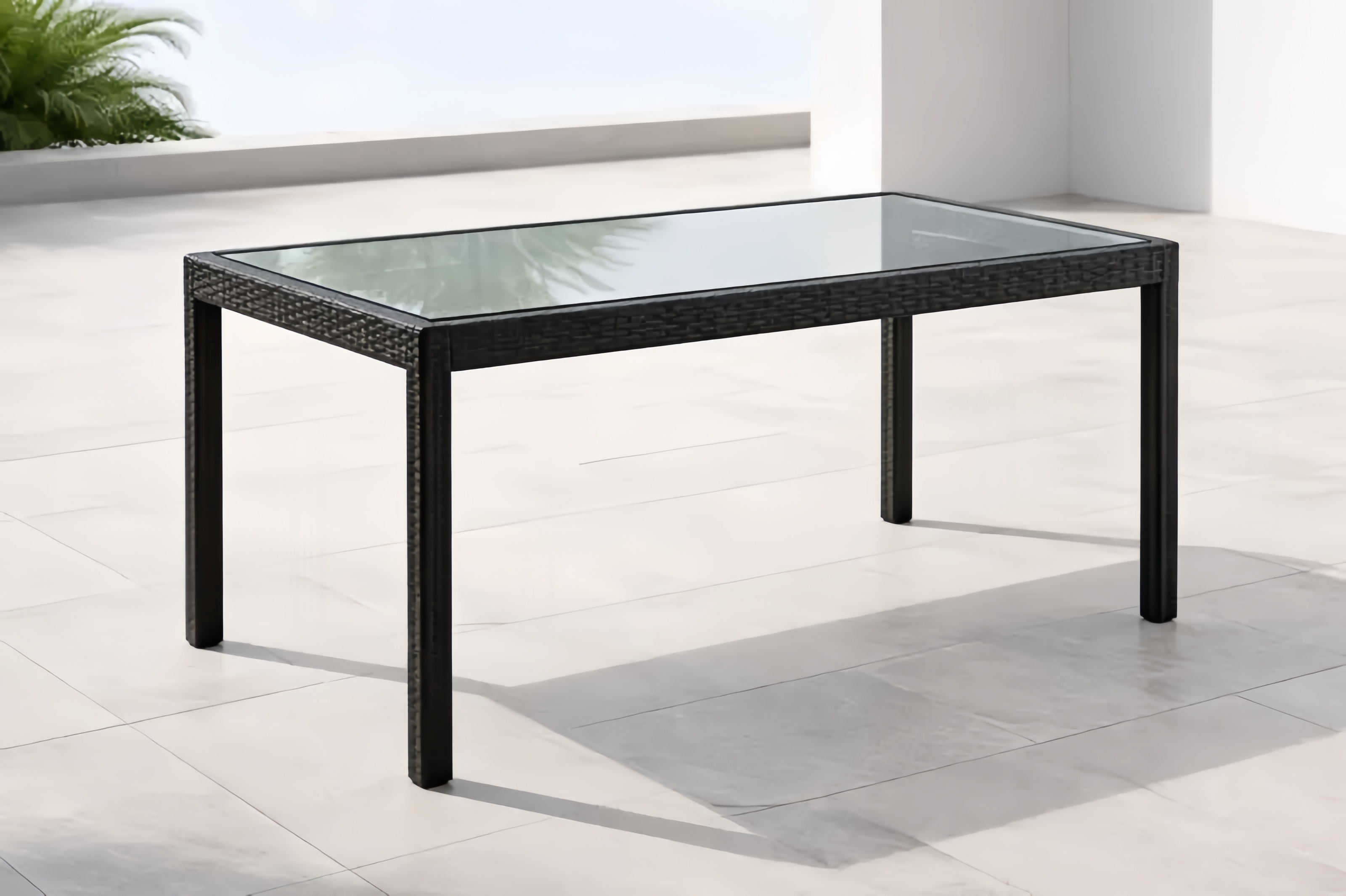 Table d'extérieur en résine tressée et verre trempé noir