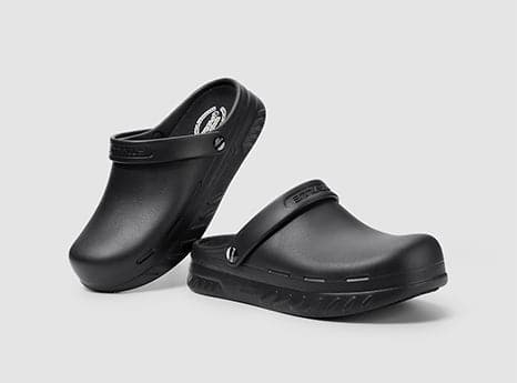 non-slip orthopedic surgeon shoe from FitVille has wide toe box and cushioning for all day long standing.