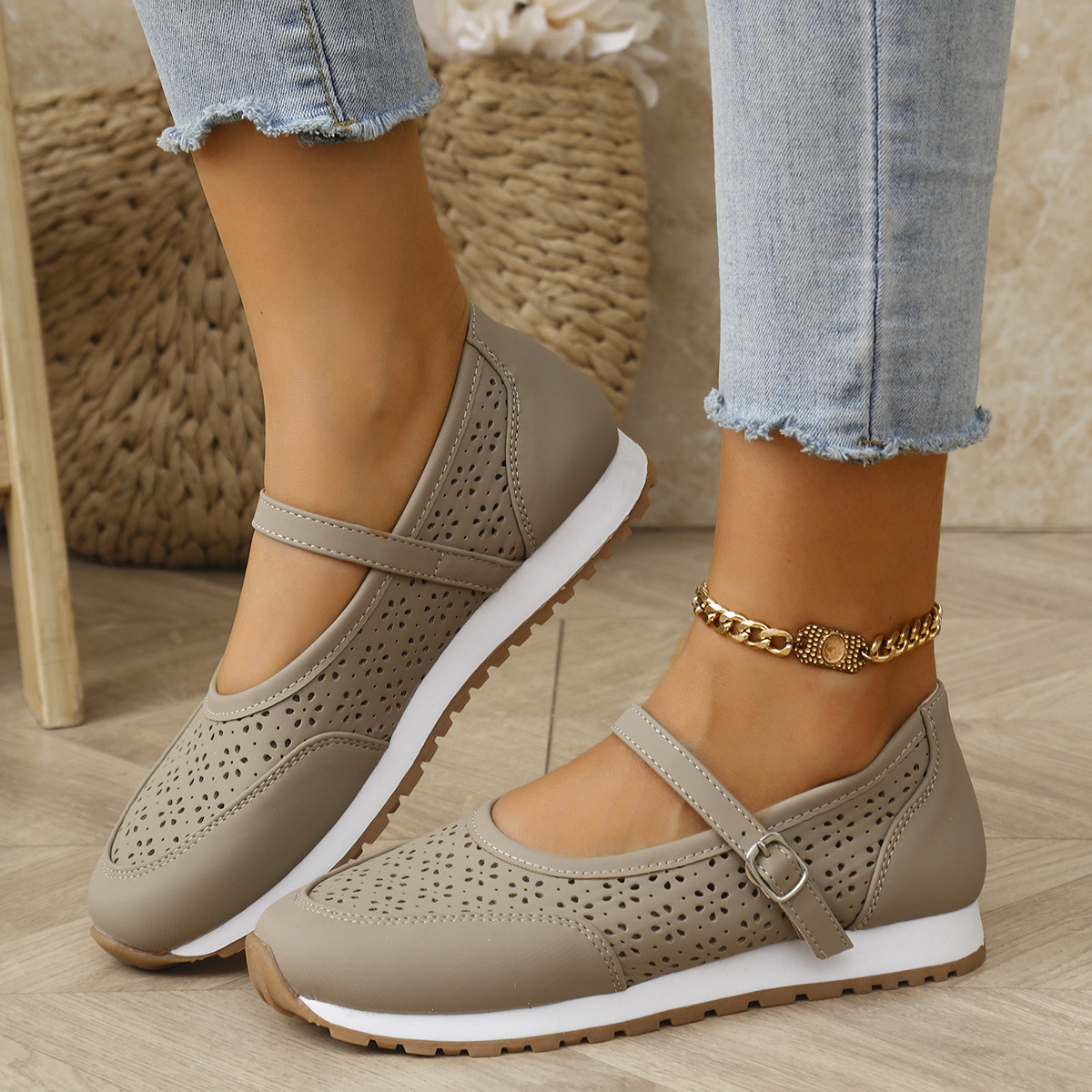 2025 Spring New European And American Cross-Border Hollow Breathable Slip-On Large Size Women'S Casual Sports Shoes Women'S Wholesale