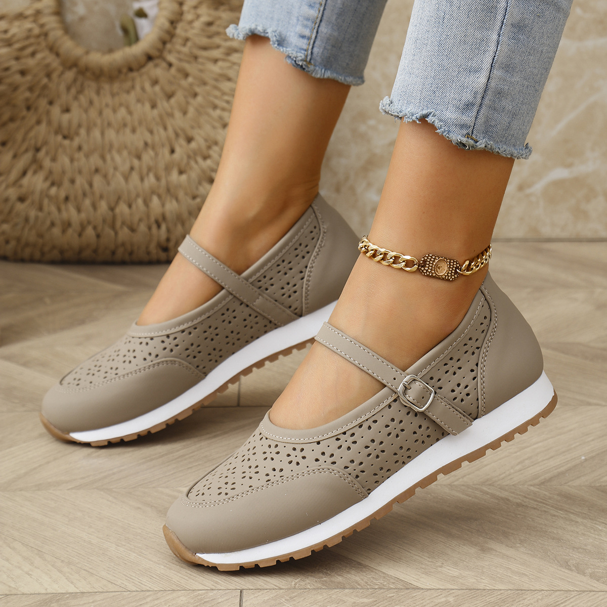 2025 Spring New European And American Cross-Border Hollow Breathable Slip-On Large Size Women'S Casual Sports Shoes Women'S Wholesale