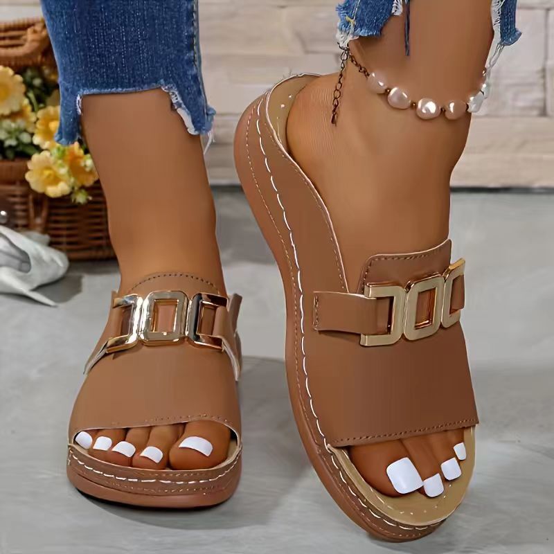 Foreign Trade Wedge Slippers Women'S 2025 New Cross-Border Plus Size Casual Fashion Simple Metal Buckle Fish-Mouth Sandals