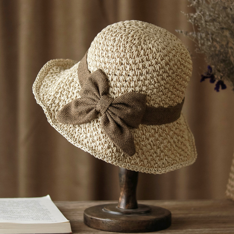 Women's Straw Hat with Bowknot
