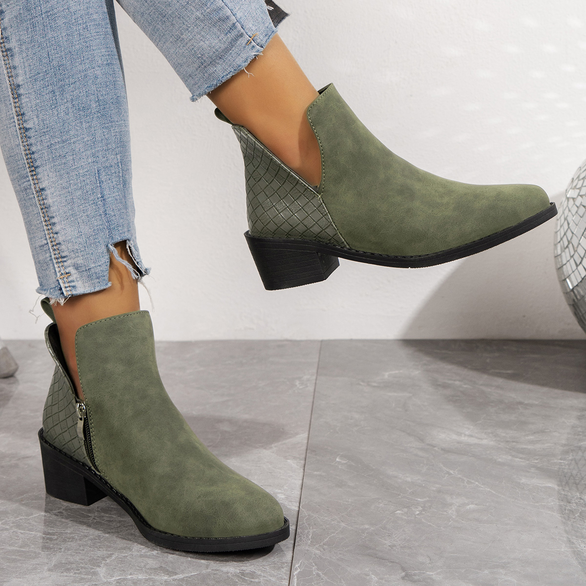 🌸🎉Trendy Must-Have! Only a Few Left!✨🥿💫Women's Commuter Lightweight Waterproof And Wear-Resistant Formal Boots