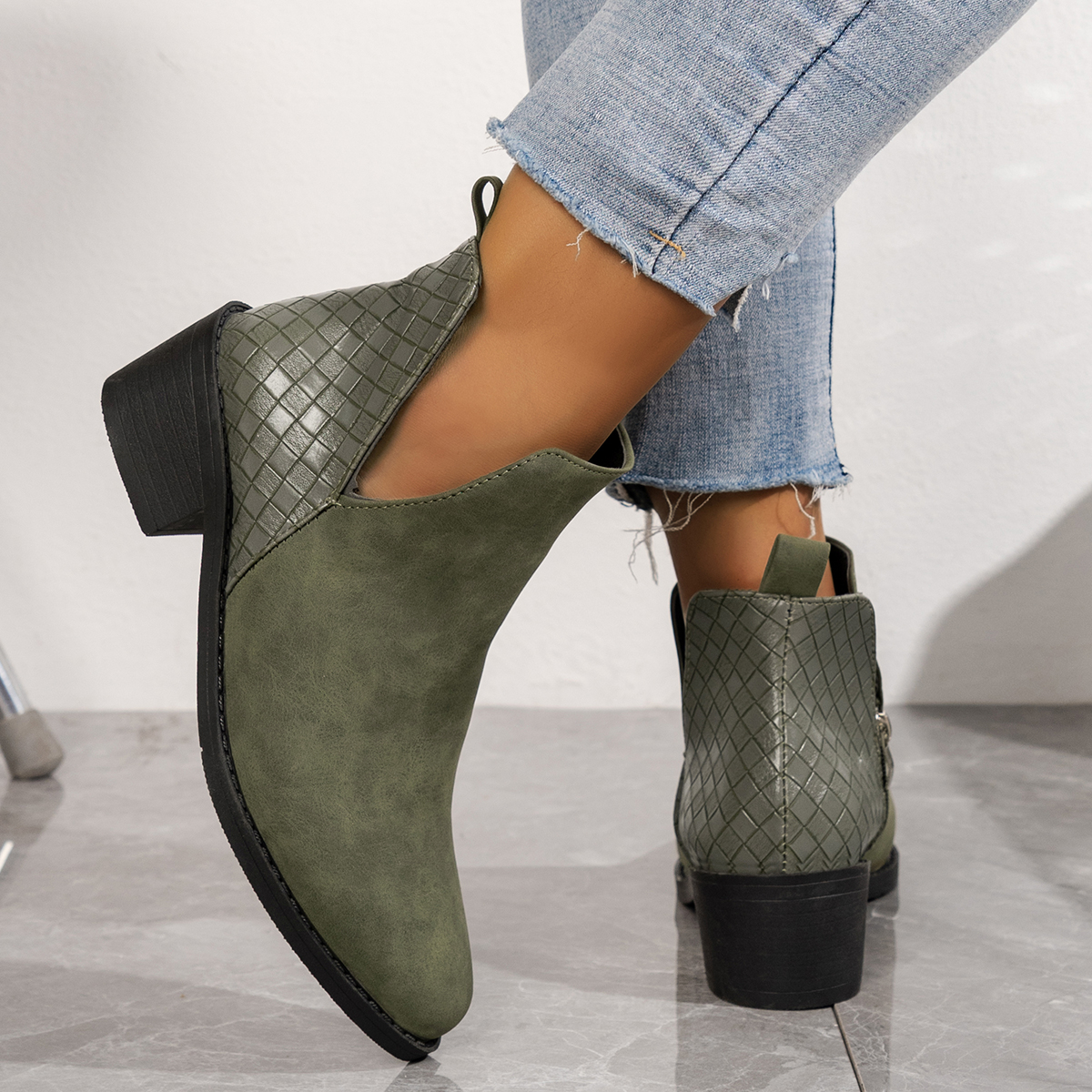 🌸🎉Trendy Must-Have! Only a Few Left!✨🥿💫Women's Commuter Lightweight Waterproof And Wear-Resistant Formal Boots