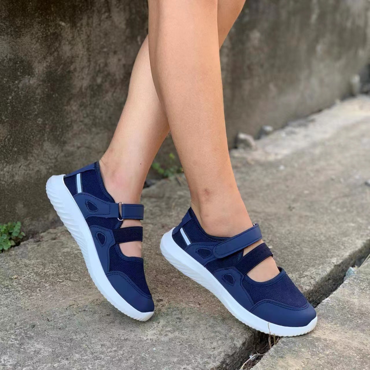 Women's Comfortable Breathable Lightweight Tennis Shoes