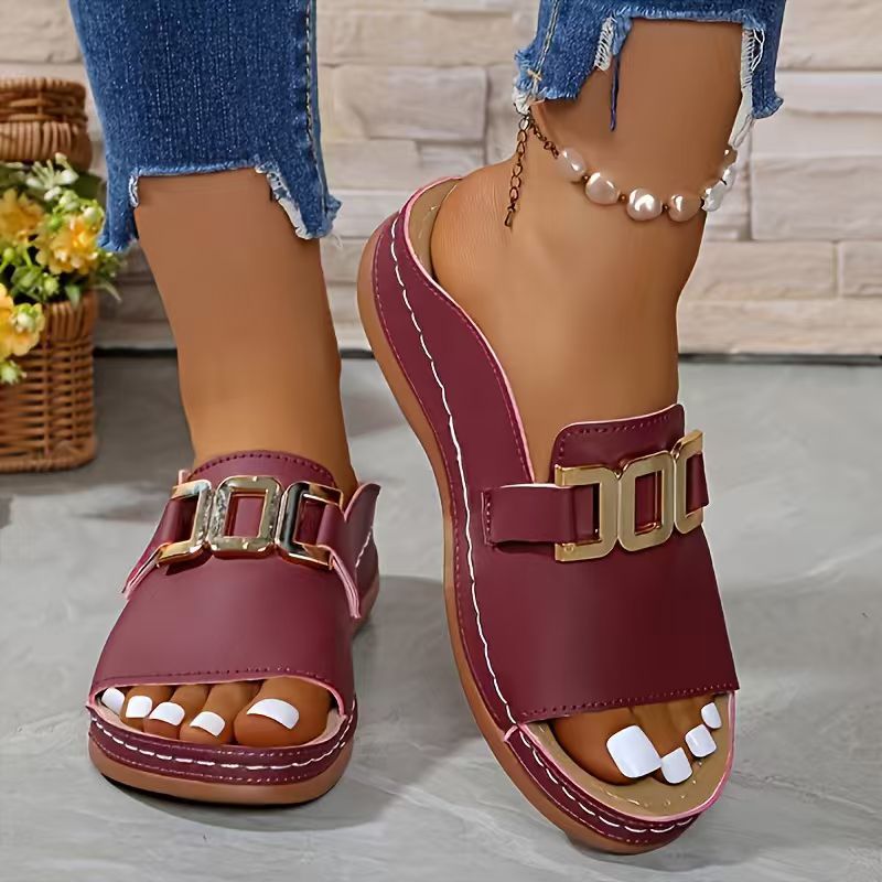 Foreign Trade Wedge Slippers Women'S 2025 New Cross-Border Plus Size Casual Fashion Simple Metal Buckle Fish-Mouth Sandals